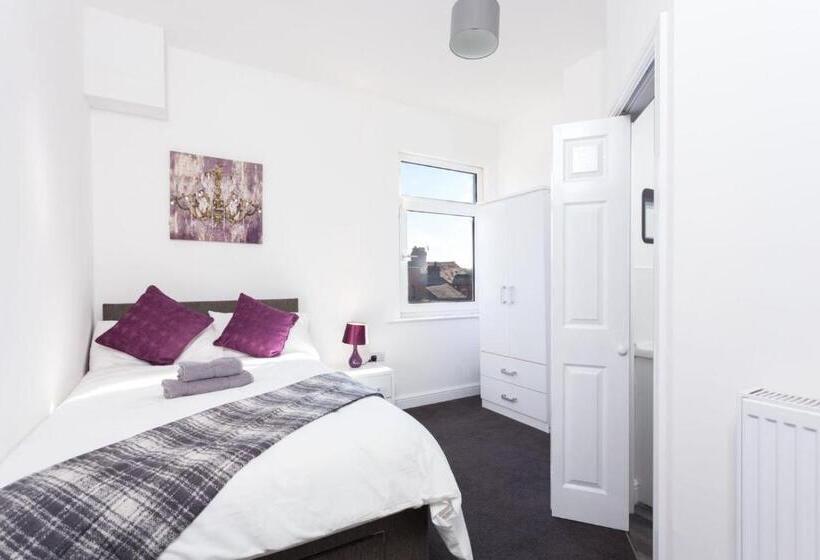 Дом 1 Спальня, Townhouse @ 76 Clare Street Stoke