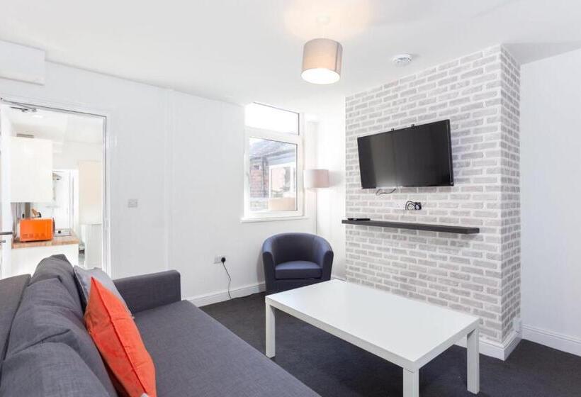 Дом 1 Спальня, Townhouse @ 76 Clare Street Stoke