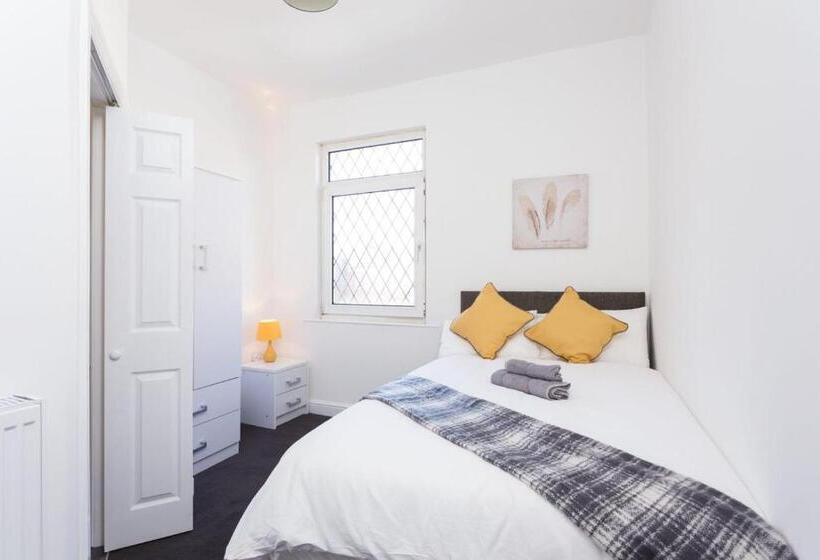 Дом 1 Спальня, Townhouse @ 76 Clare Street Stoke
