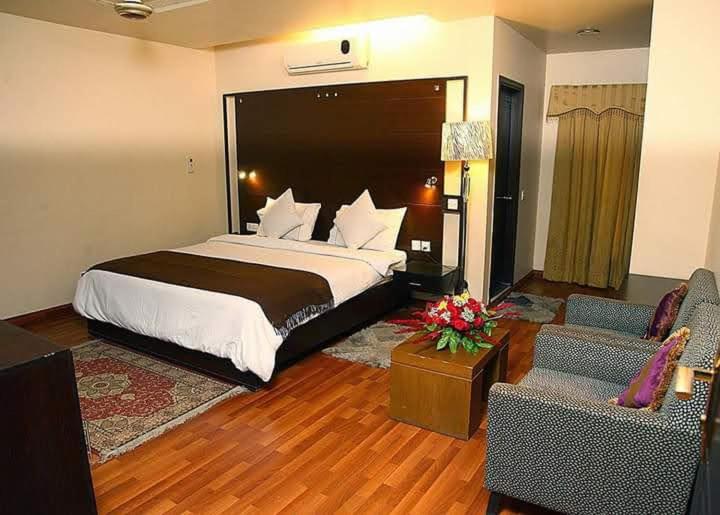 اتاق لوکس, Hira Guest House
