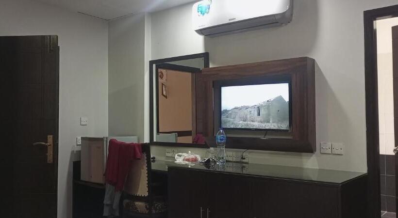 اتاق خانوادگی, Hira Guest House