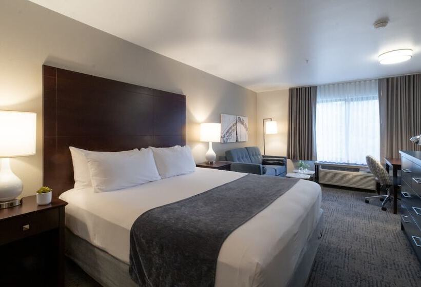 Люкс Кровать Кинг, Oxford Suites Portland  Jantzen Beach