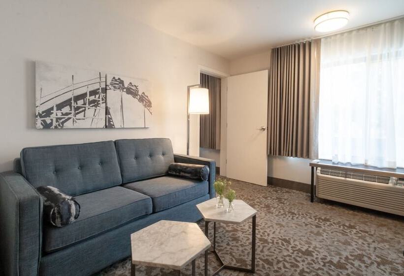 Люкс Кровать Кинг, Oxford Suites Portland  Jantzen Beach