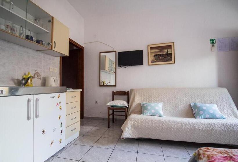 إستوديو قياسى سرير كينج, Villa Maria