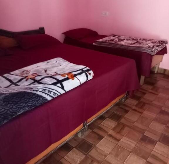 Quarto Quádruplo Estandar, New Basera Hotel Sitapur