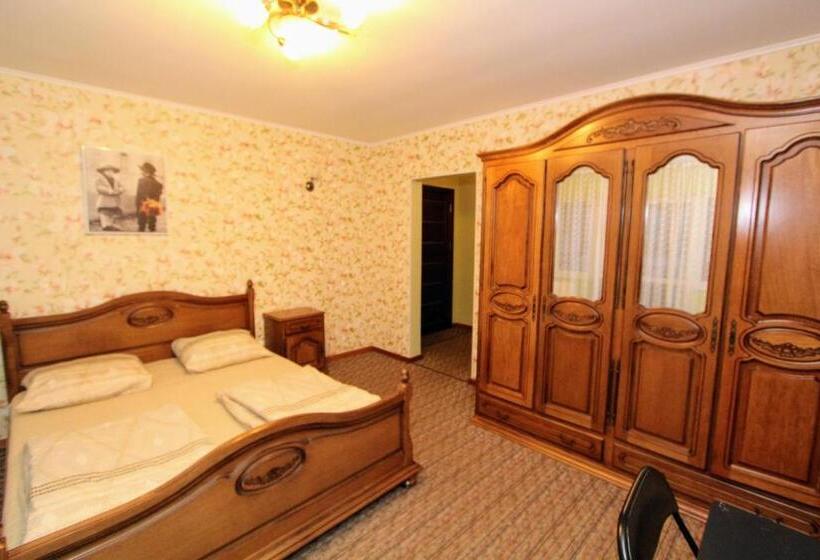 Номер Стандарт с Балконом, затишний міні готель Rosky