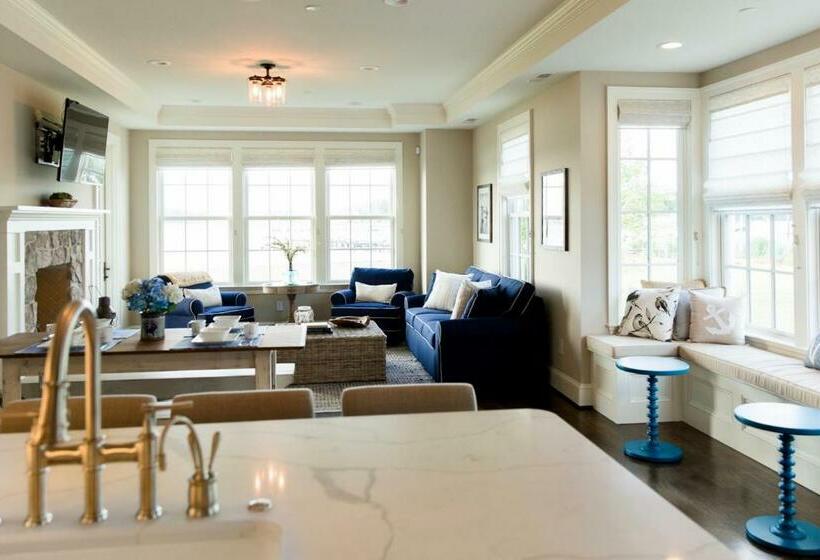 Family Suite, Inn At Haven Harbour