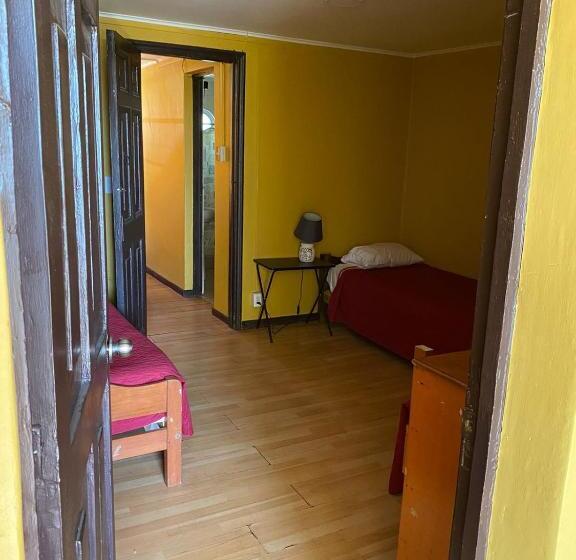 اتاق استاندارد چهار تخته, Hostal Radal Molina