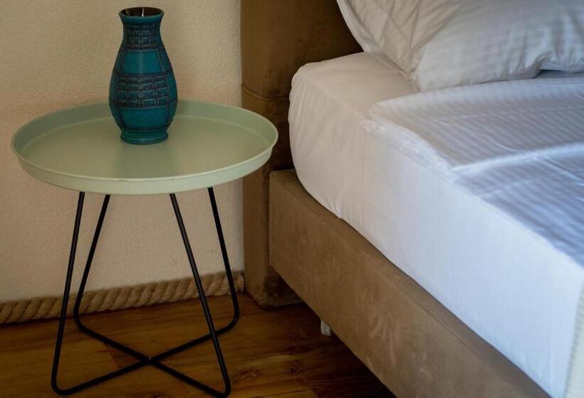 اتاق لوکس با بالکن, Living In Delta   Casa De Vacanta