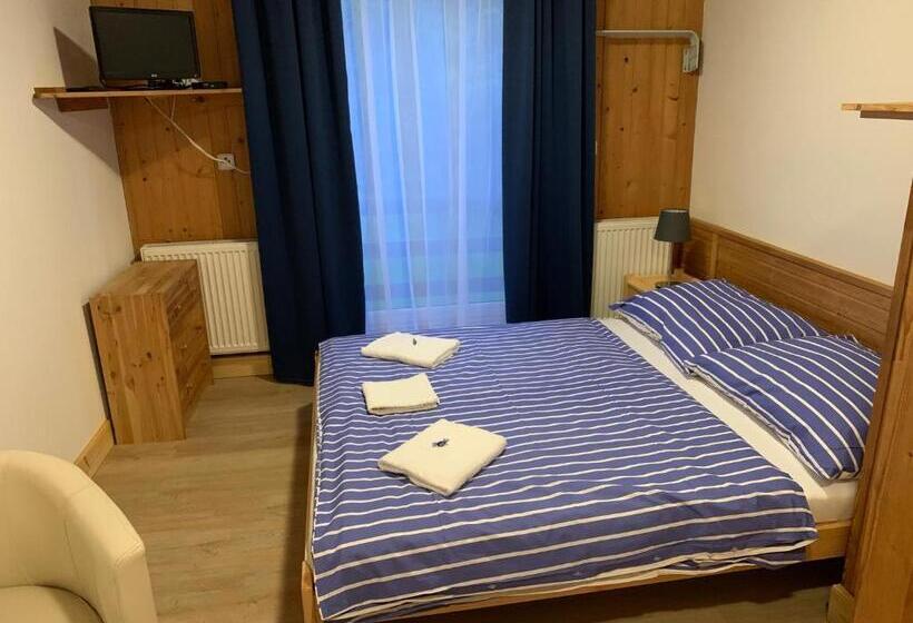 Четырехместный Номер Стандарт, Penzion A Restaurace Vyhlídka