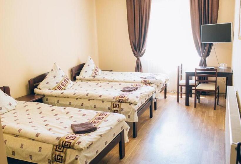 Трехместный Номер Deluxe, Berizka