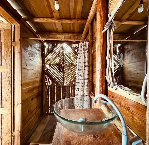 Бунгало Deluxe, Urraca Monkey Island Eco Resort