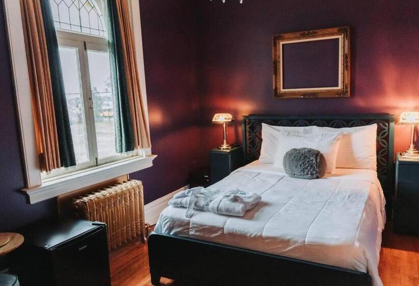 Номер Стандарт, Manoir Des Curiosits