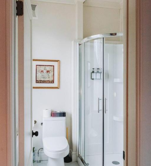Номер Стандарт, Manoir Des Curiosits