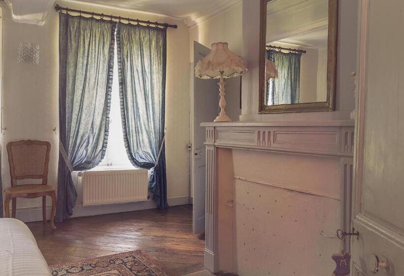 غرفة قياسية, Chateau De Grosfy