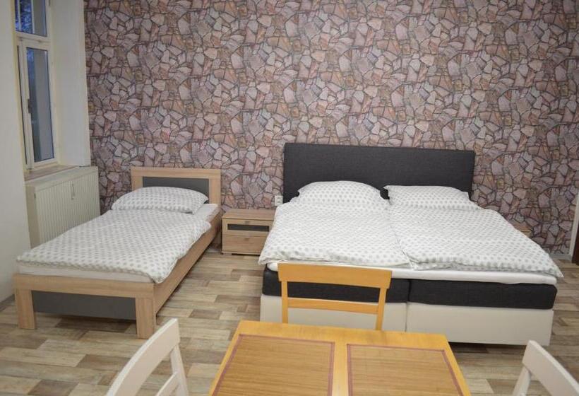デラックスの4人部屋, Penzion Jungmannova