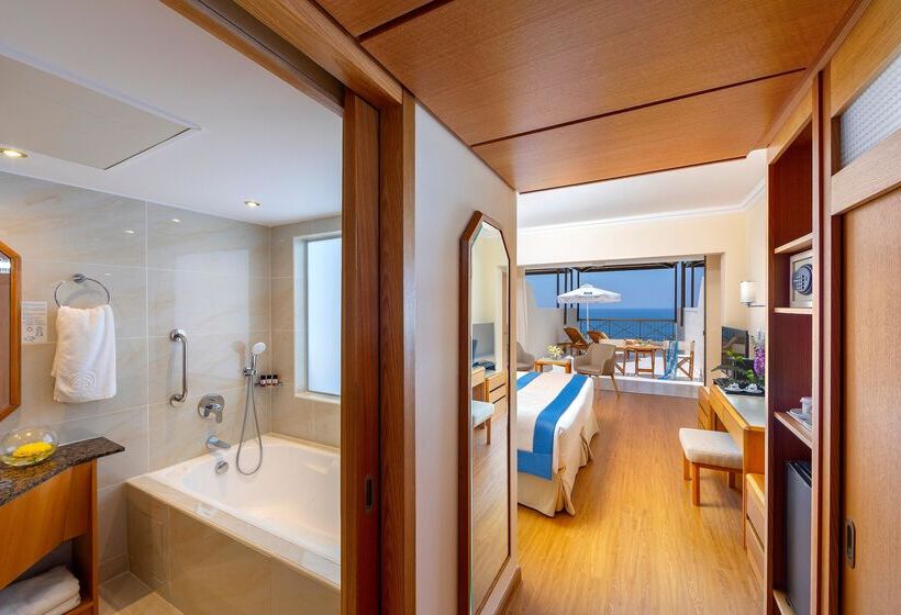 Люкс Executive Вид на Море, Constantinou Bros Athena Beach Hotel