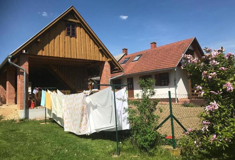 Апартаменты 2 Спальни, Csörgő Vendégházak