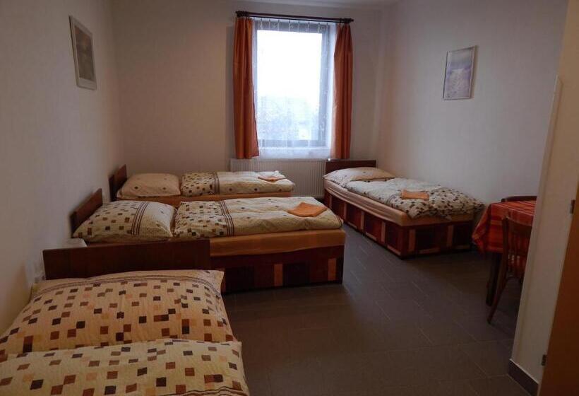 اتاق کلاسیک چهارنفره, Penzion U Kašných