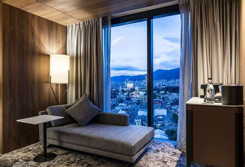 ジュニアスイート, Ms Milenium Monterrey Curio Collection By Hilton