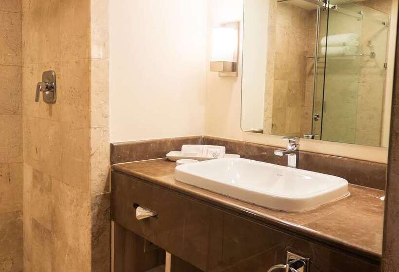 身障者適用スーペリアールーム, Ms Milenium Monterrey Curio Collection By Hilton