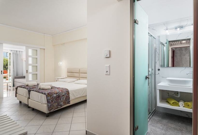 استودیوی استاندارد, Hydrele Beach Hotel & Village