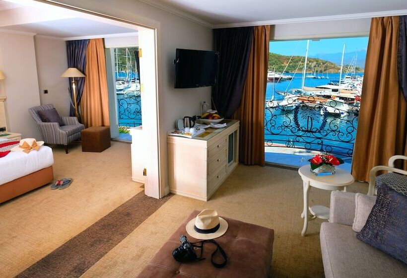 سوییت, Ece Saray Marina Resort
