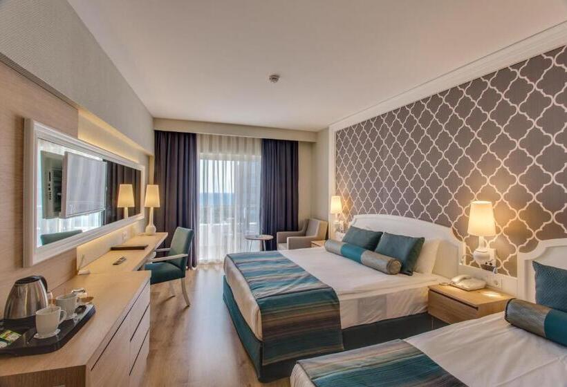 اتاق استاندارد سه نفره, Sherwood Exclusive Lara