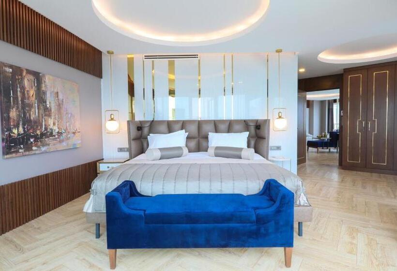 Deluxe Suite King Bed, Sherwood Exclusive Lara
