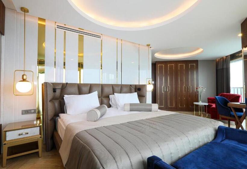 Deluxe Suite King Bed, Sherwood Exclusive Lara
