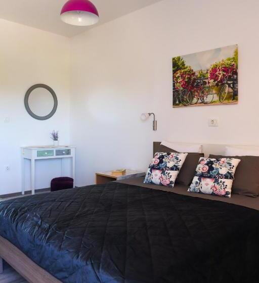 2 Bedroom Apartment Garden View, Guest House Godimento