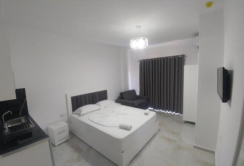 اتاق استاندارد سه نفره, Zeka