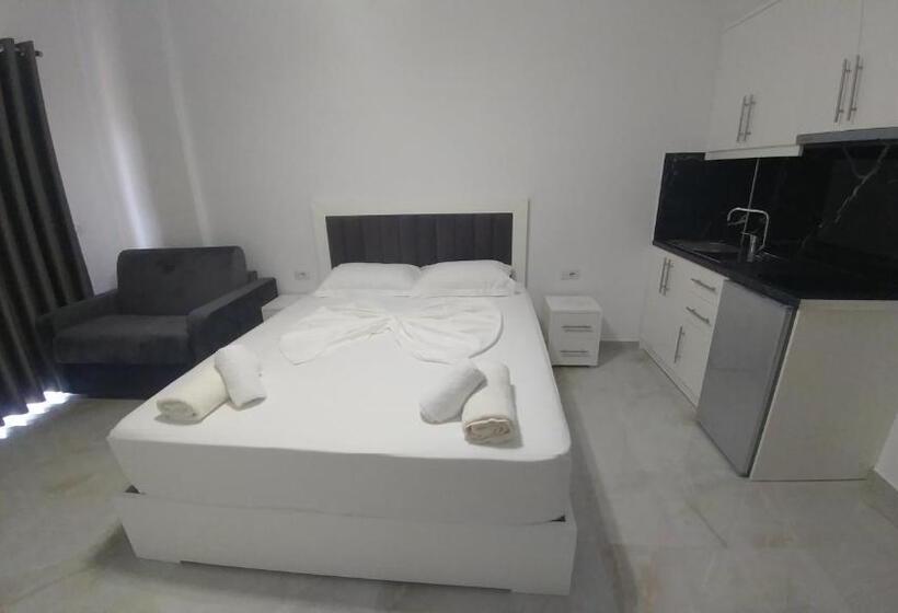 اتاق استاندارد سه نفره, Zeka
