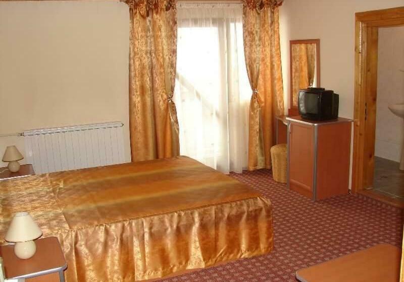 اتاق استاندارد با بالکن, Pensiunea Capra Neagră