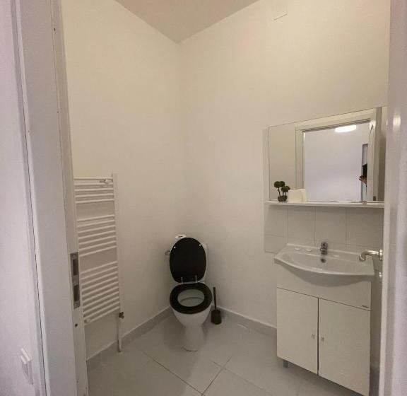 اتاق استاندارد, The Floor Piata Unirii