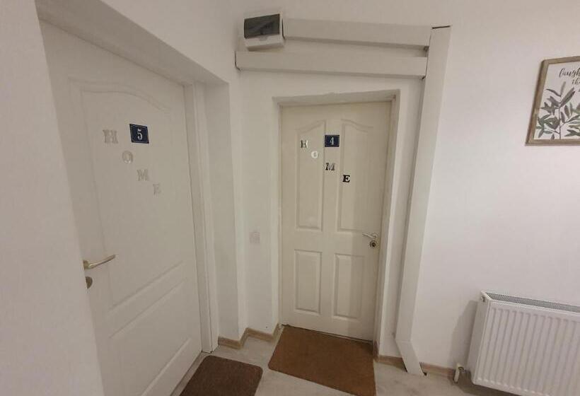 اتاق استاندارد, The Floor Piata Unirii