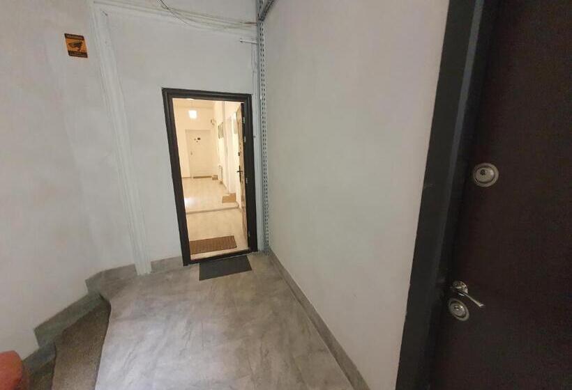 اتاق استاندارد, The Floor Piata Unirii