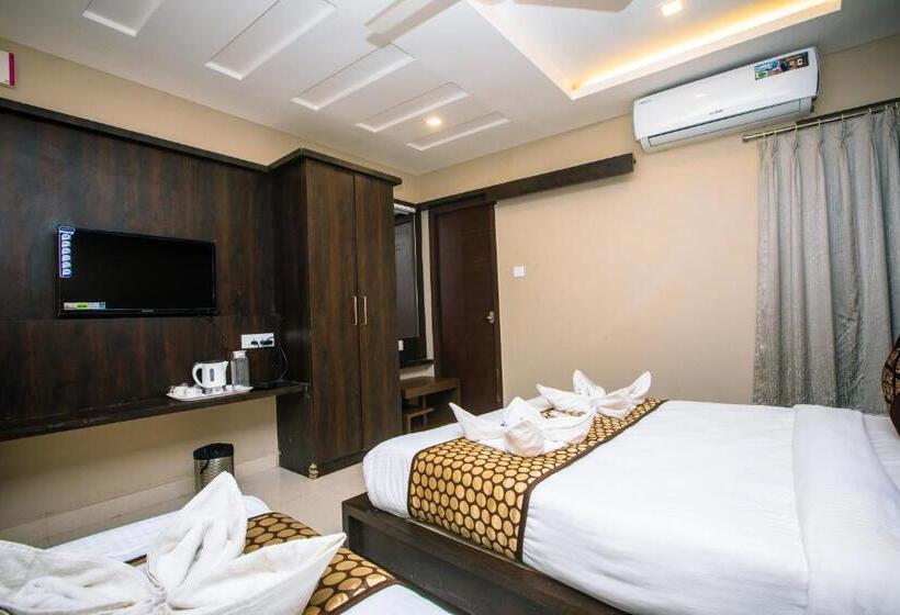 اتاق استاندارد سه نفره, Grand Oliver