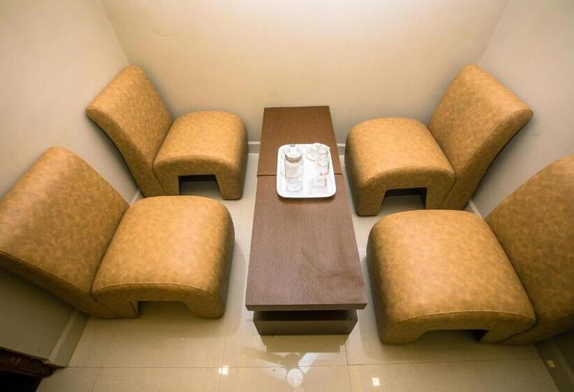 سوییت اجرایی, Grand Oliver