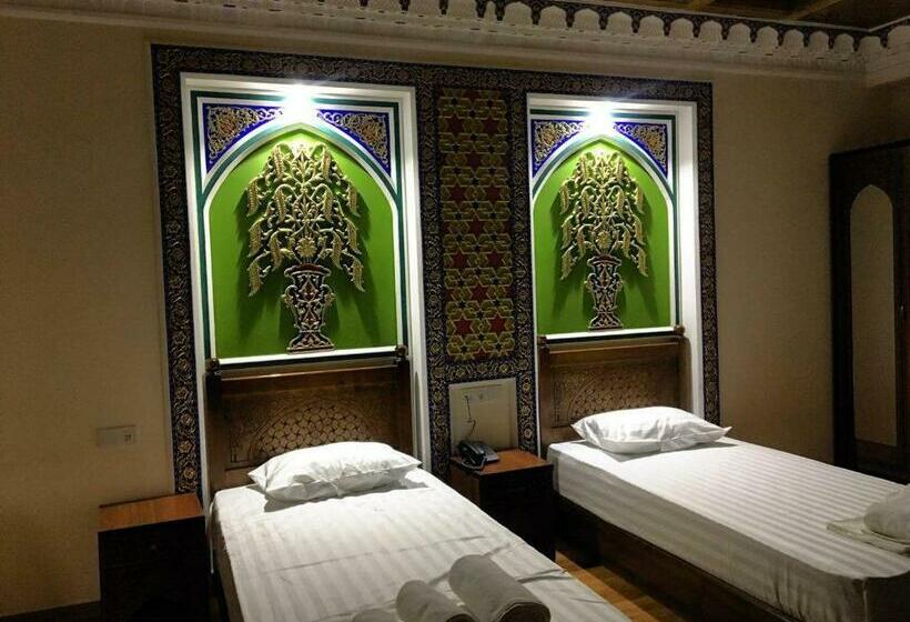 اتاق لوکس, Old House