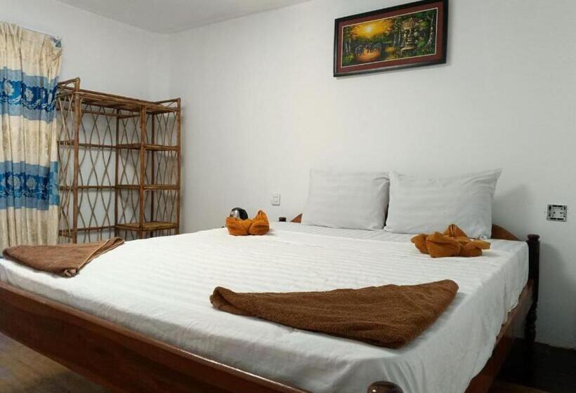 اتاق خانوادگی, Sunny Bungalow