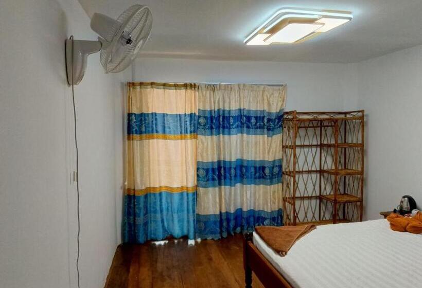 اتاق خانوادگی, Sunny Bungalow