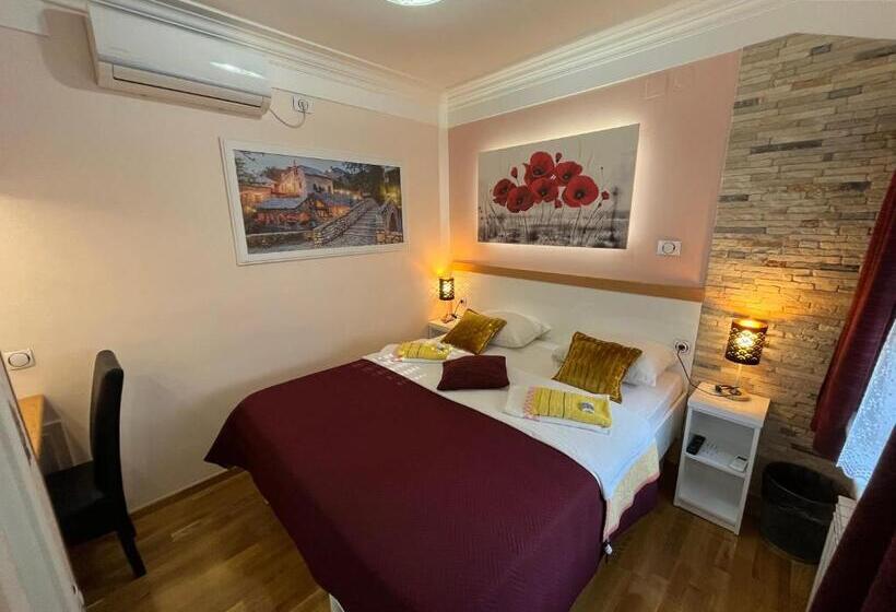 اتاق استاندارد, Hostel Dino