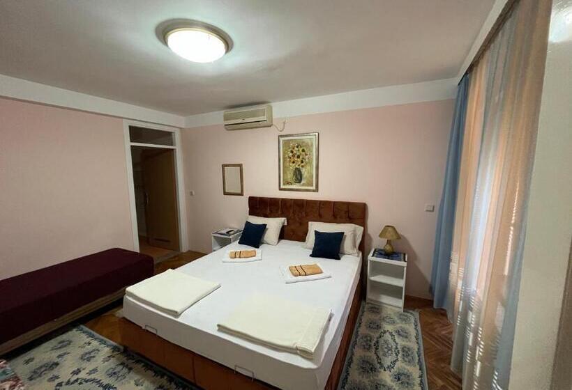 اتاق استاندارد سه نفره, Hostel Dino