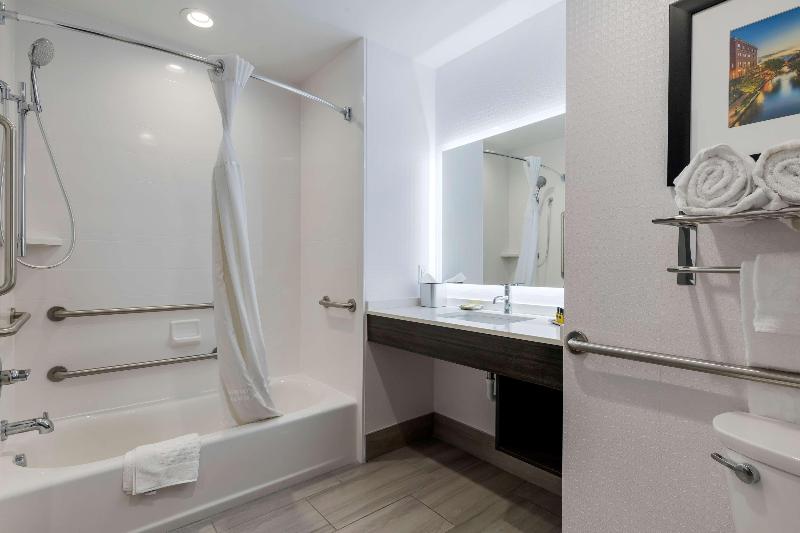 اتاق استاندارد با چشم‌انداز استخر, Pennapa Chalet