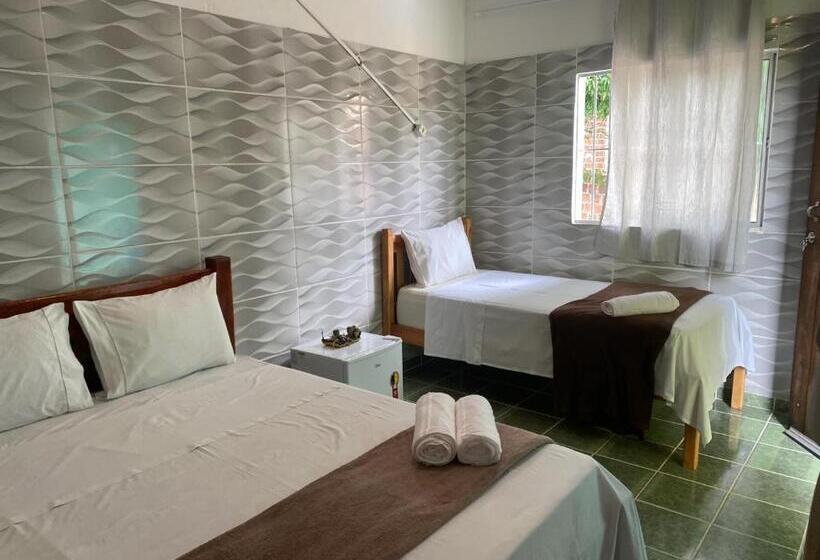 غرفة سوبيريور ثلاثية, Multiverso Hostel