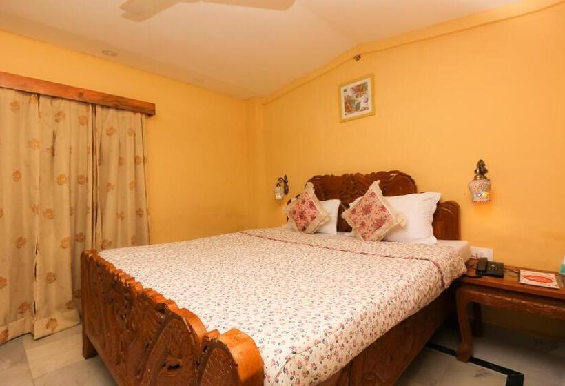 이코노미 룸, Nandini Villa