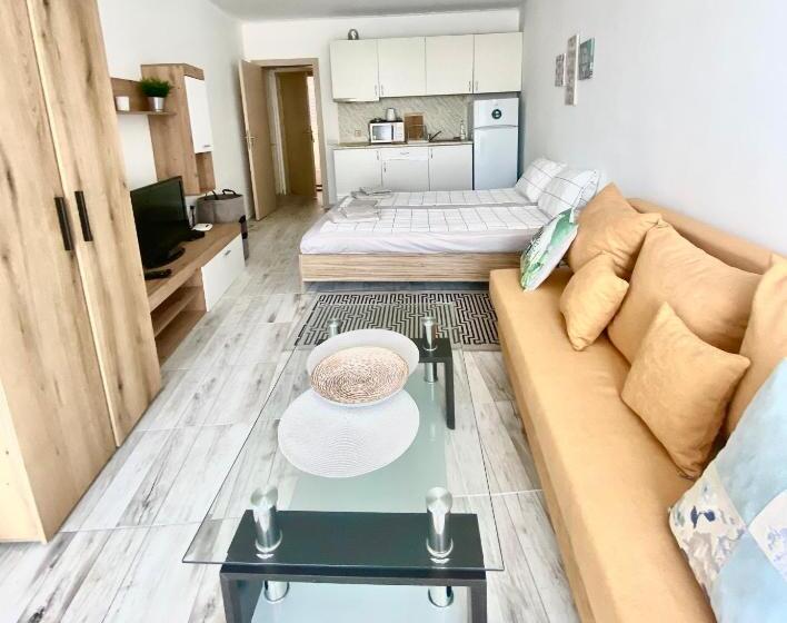 Студио Стандарт Вид на Сад, Apartments In Sunny Island Complex