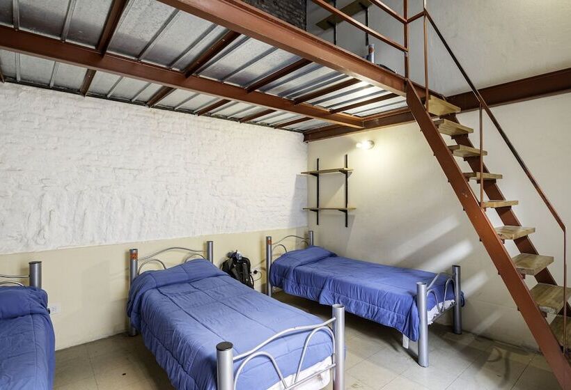 تختخواب در اتاق مشترک, Granados Hostel
