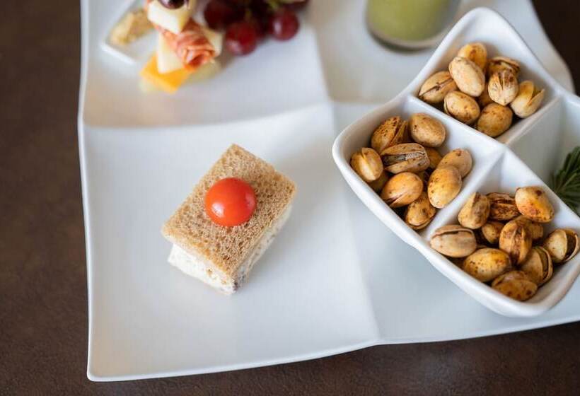 Полулюкс, The St. Regis Houston